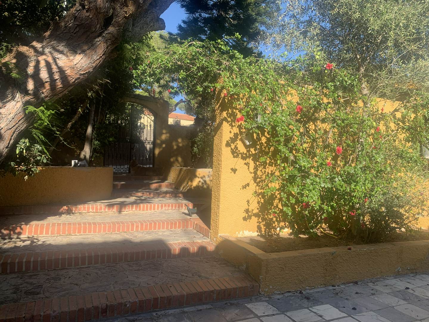 Alquila por horas Amplio chalet de estilo andaluz en la Barrosa