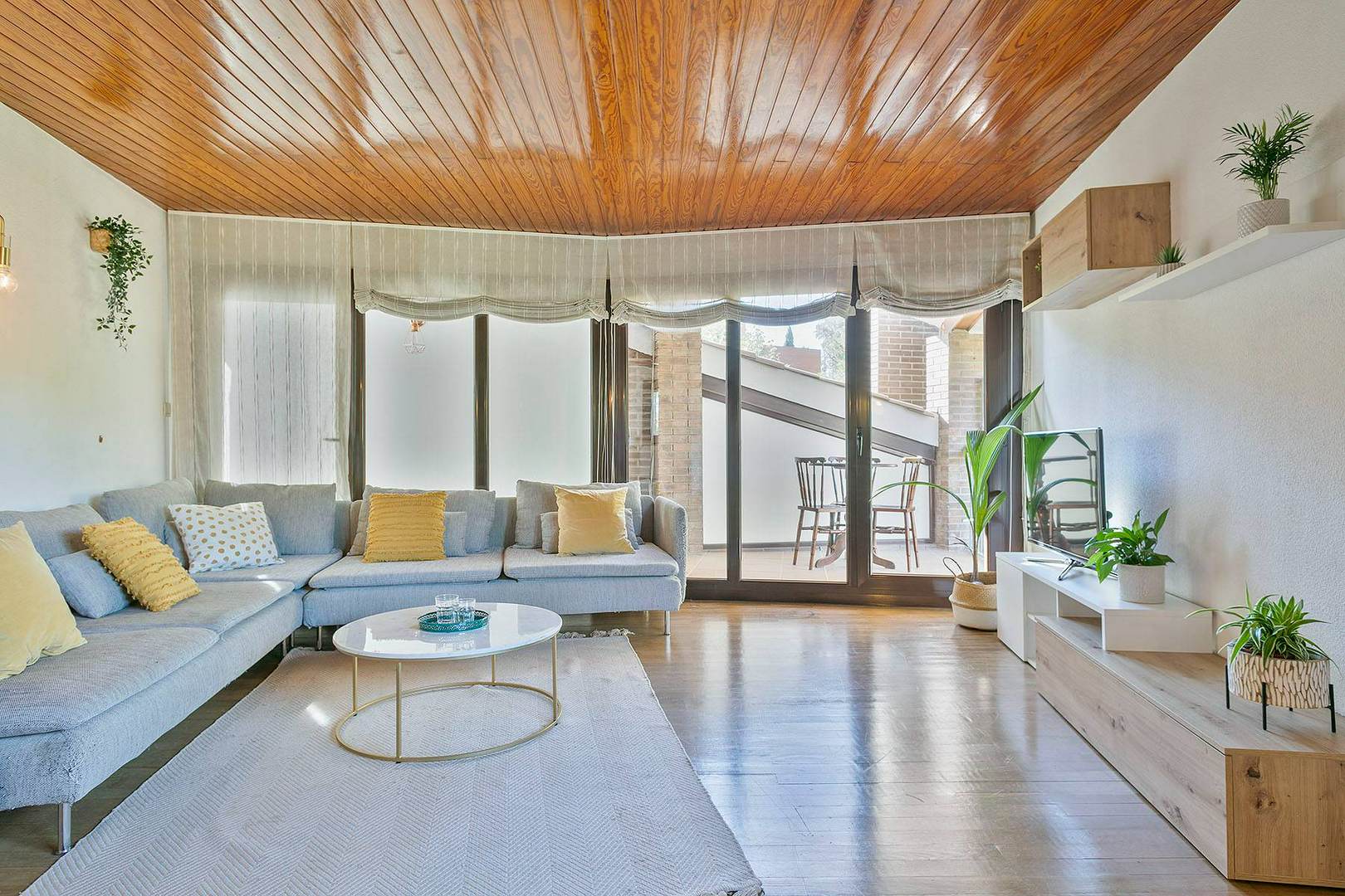 Alquila por horas Apartamento rústico con una impresionante terraza solarium