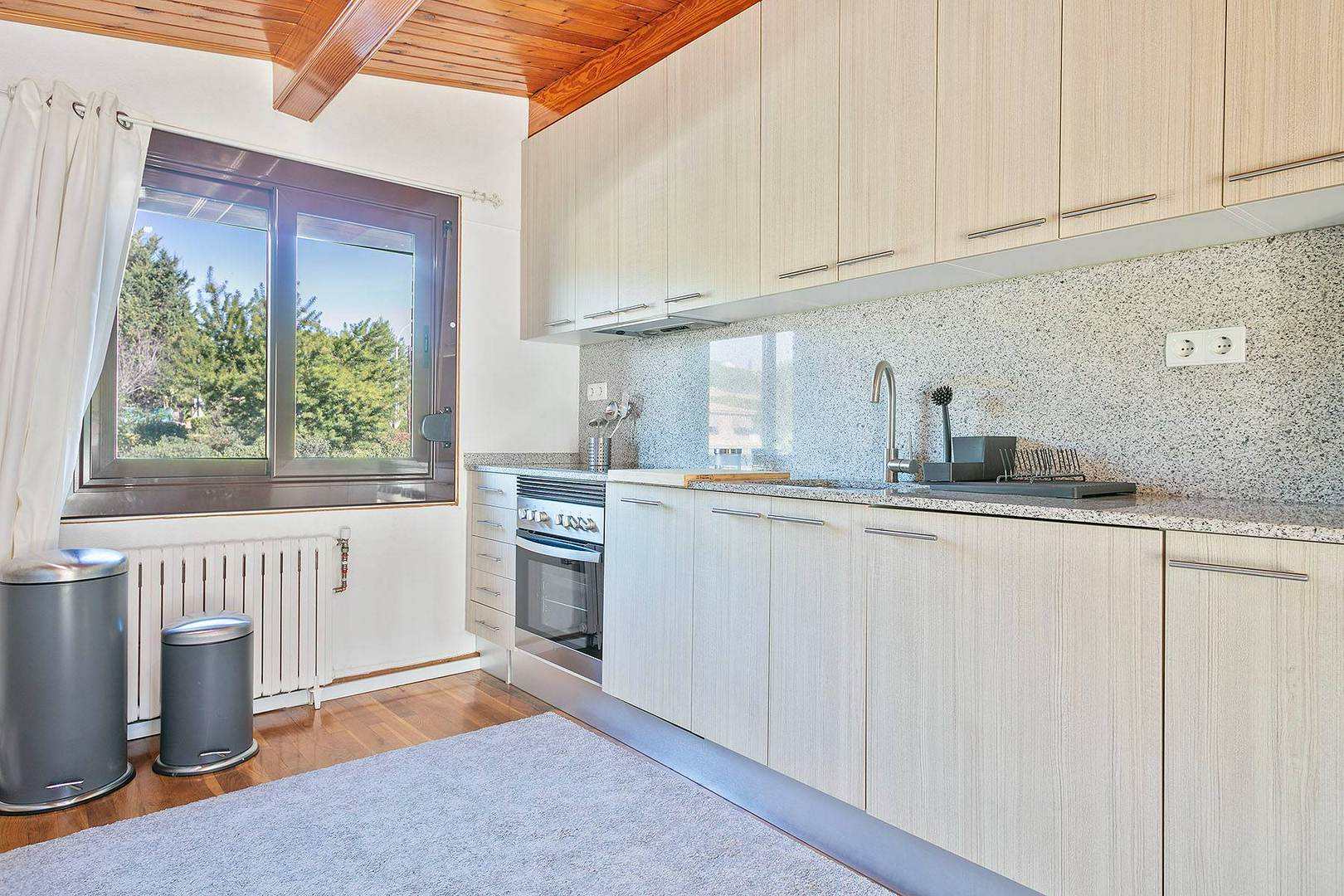 Alquila por horas Apartamento rústico con una impresionante terraza solarium