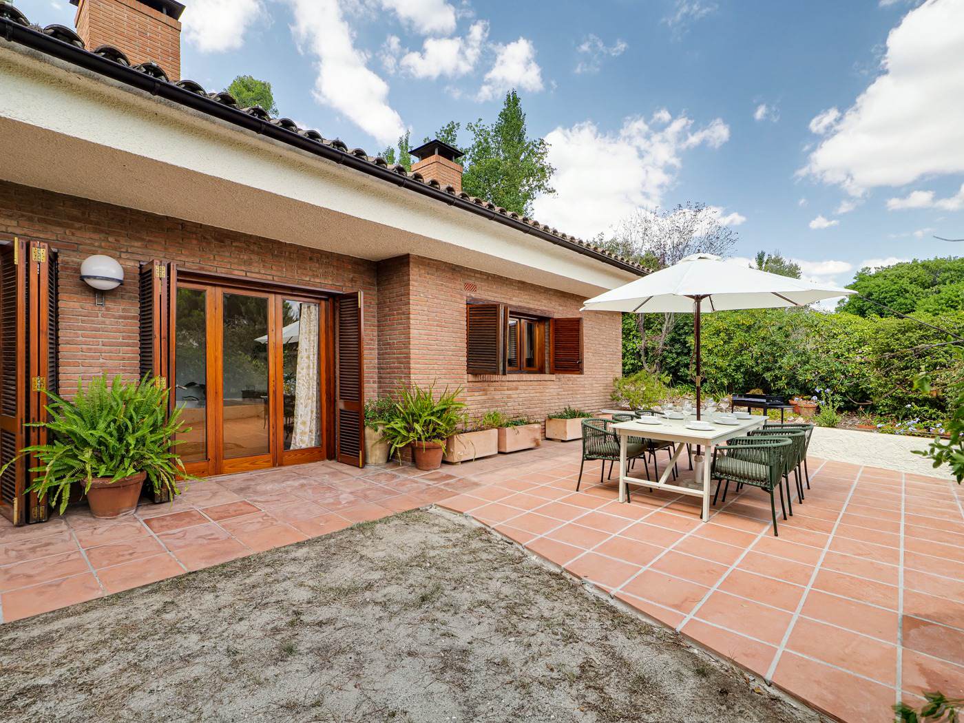 Alquila por horas Preciosa casa mediterranea con amplio jardin