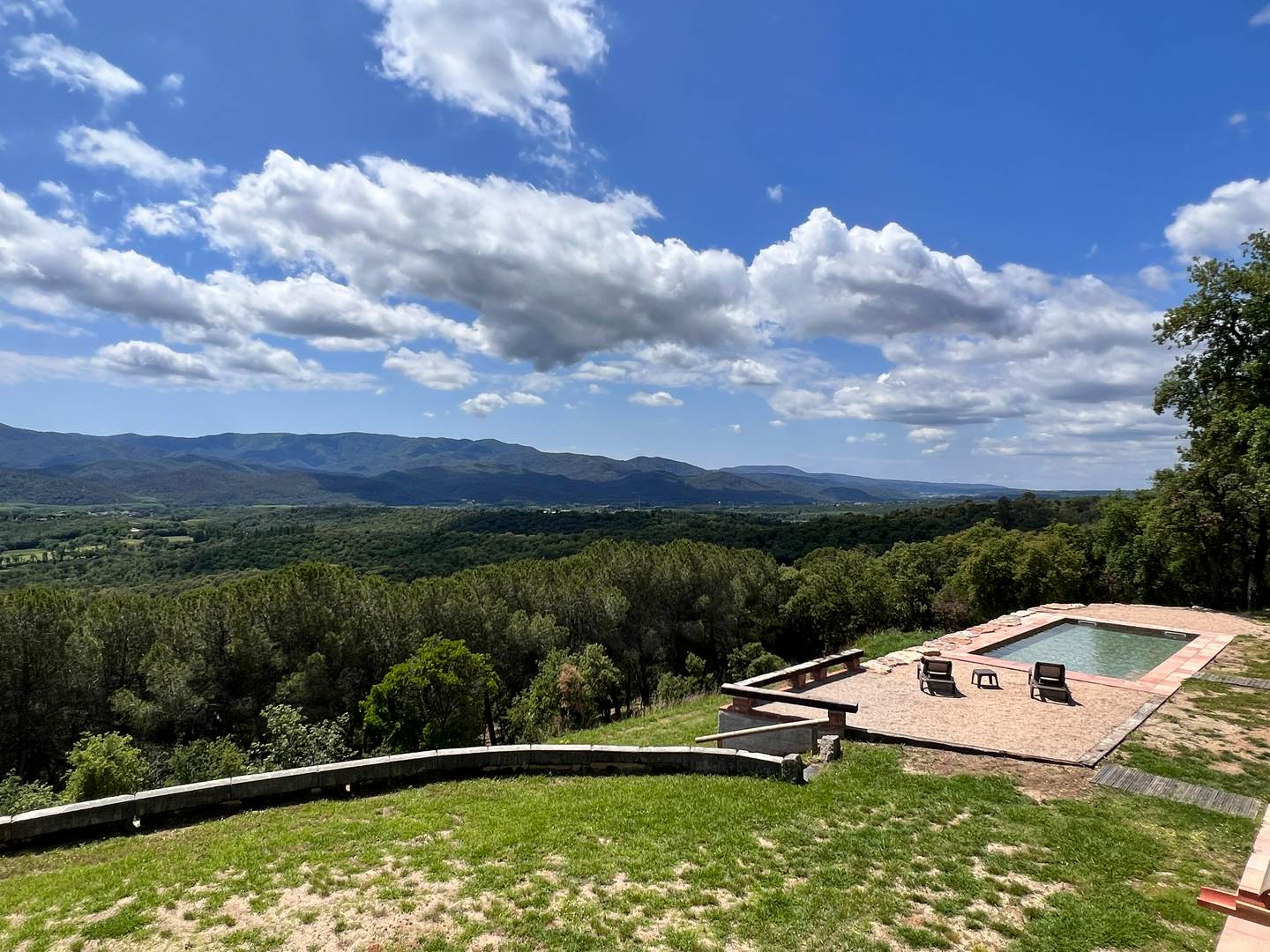 Alquila por horas Preciosa Masia rodeada de naturaleza con piscina