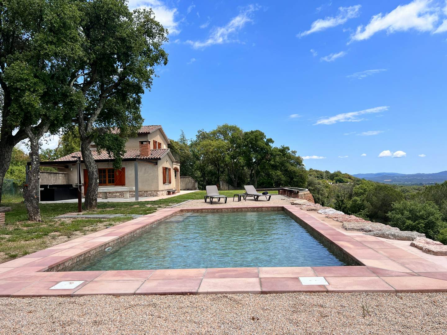 Alquila por horas Preciosa Masia rodeada de naturaleza con piscina