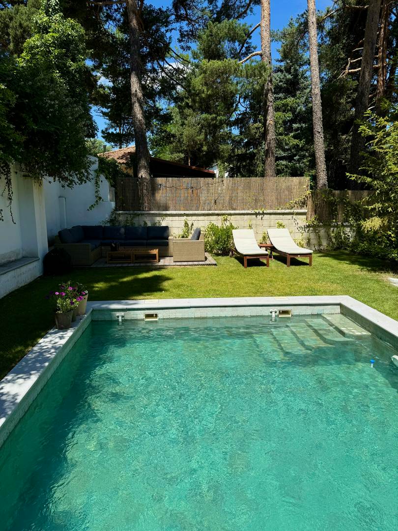 Alquila por horas Vivienda unifamiliar rustica en el bosque