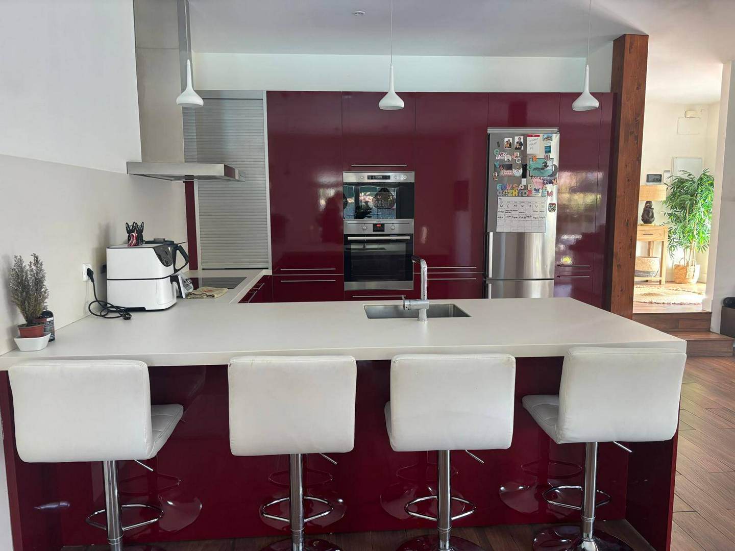 Alquila por horas Espectacular vivienda unifamiliar, de estilo canadiense contemporáneo.