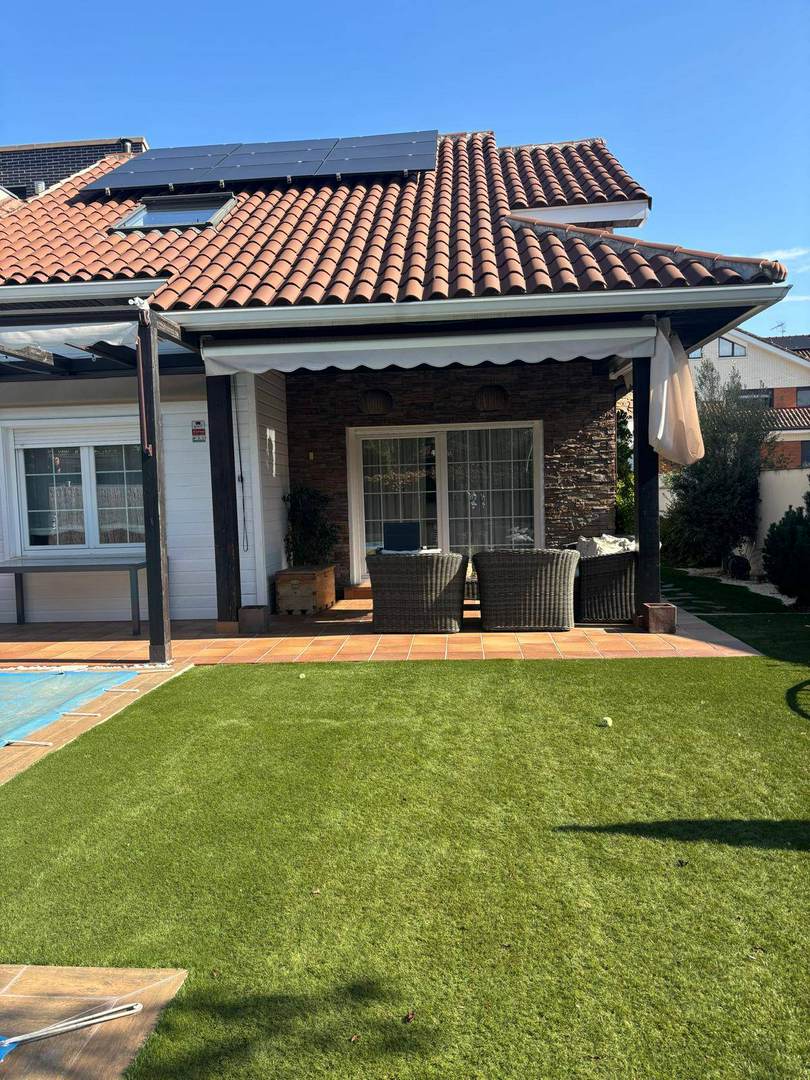 Alquila por horas Espectacular vivienda unifamiliar, de estilo canadiense contemporáneo.