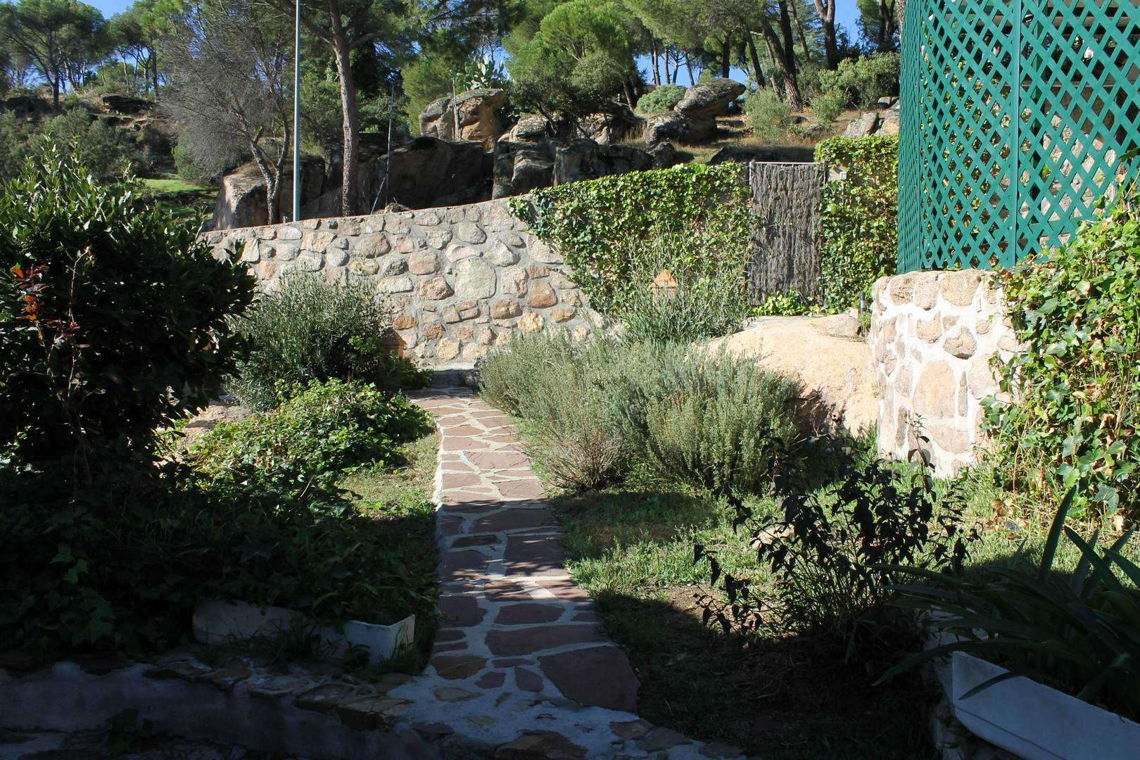 Alquila por horas Hórreo a pie de agua con vistas al Pantano de San Juan