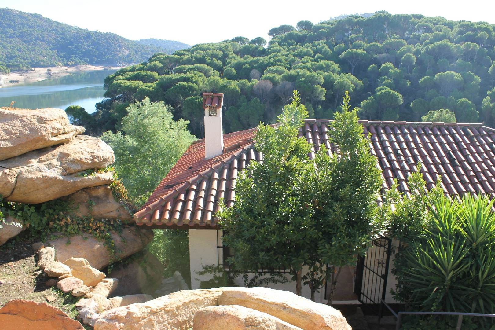 Alquila por horas Hórreo a pie de agua con vistas al Pantano de San Juan