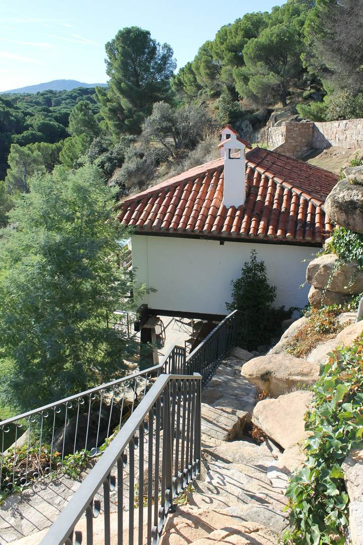Alquila por horas Hórreo a pie de agua con vistas al Pantano de San Juan