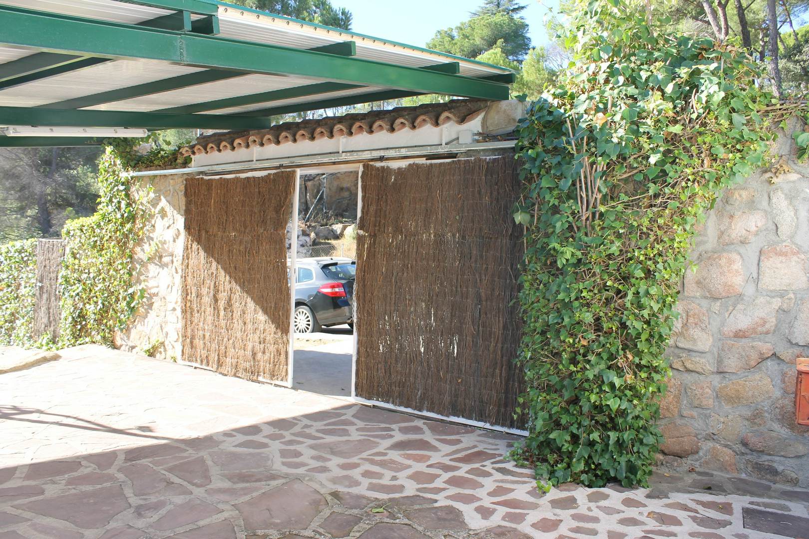 Alquila por horas Hórreo a pie de agua con vistas al Pantano de San Juan