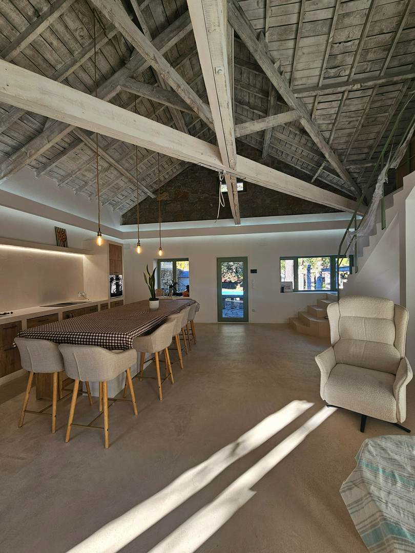 Alquila por horas Chalet independiente de estilo mediterráneo/ piedra con gran jardín