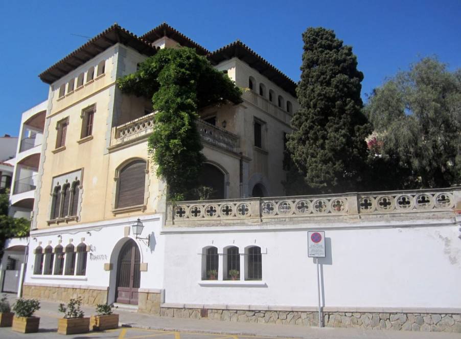 Alquila por horas Casa colonial icónica delante de la playa