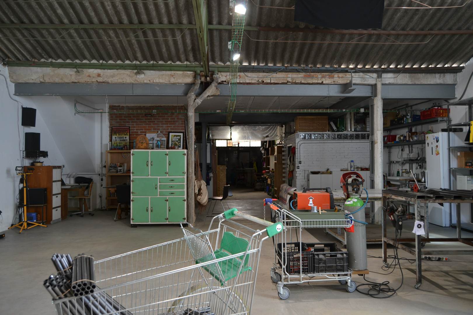 Alquila por horas NAVE POLIVALENTE EN VILLAVERDE ALTO