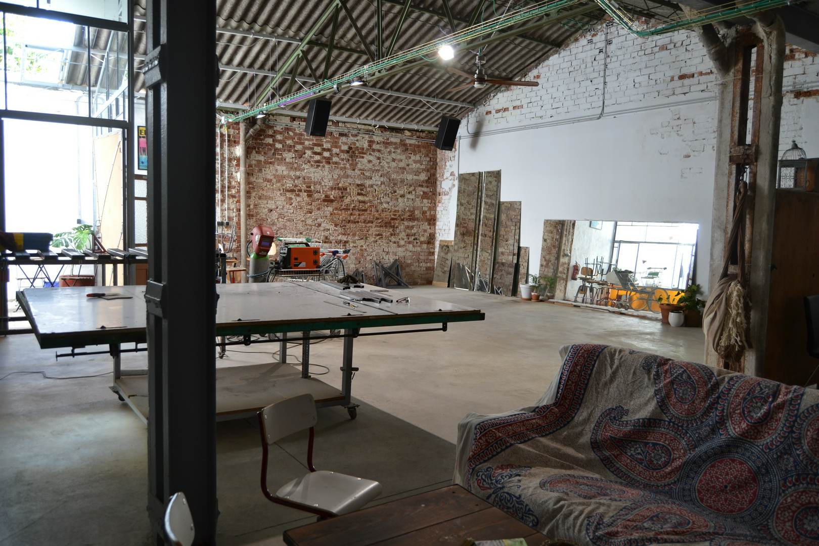 Alquila por horas NAVE POLIVALENTE EN VILLAVERDE ALTO