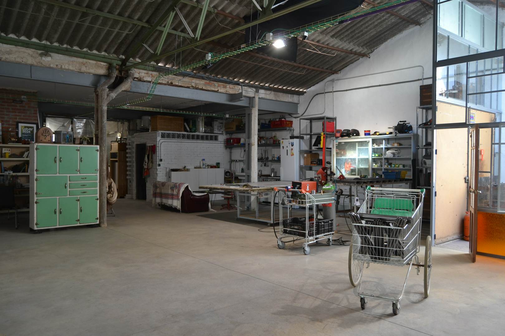 Alquila por horas NAVE POLIVALENTE EN VILLAVERDE ALTO