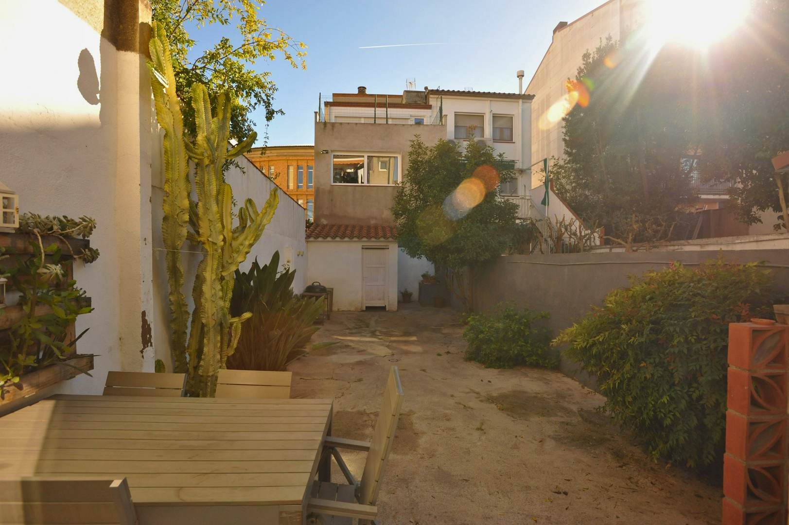 Alquila por horas Bajo espacioso con gran patio en el centro histórico