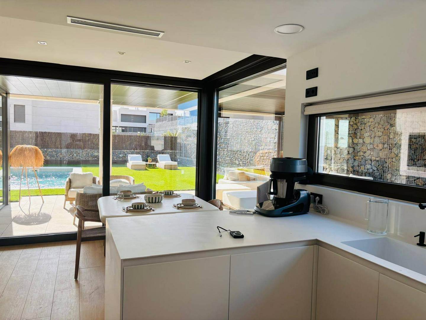 Alquila por horas Chalé moderno con piscina