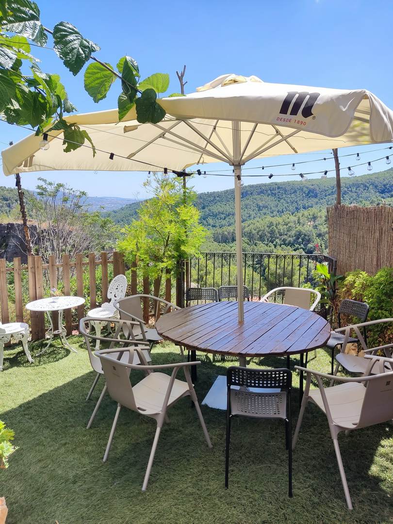 Alquila por horas Espacio foodtruck al aire libre en la montaña