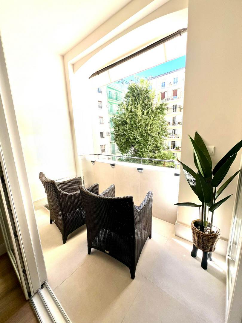 Alquila por horas  Elegante apartamento minimalista de 4 dormitorios con mucha luz