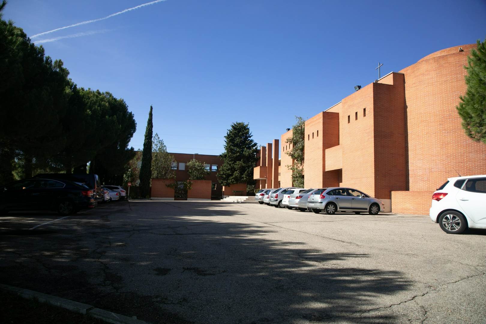 Alquila por horas Salones amplios, jardines y aparcamiento en pozuelo