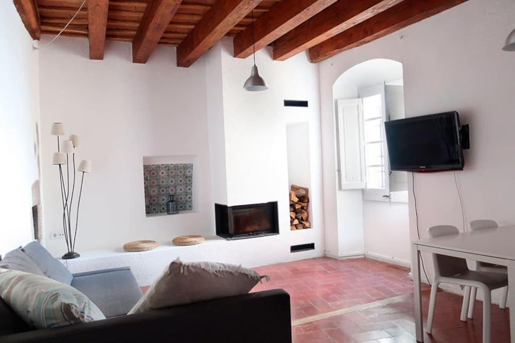 Alquila por horas Casa rústica en Sant Pol de Mar con vistas al mar en el centro del pueblo.