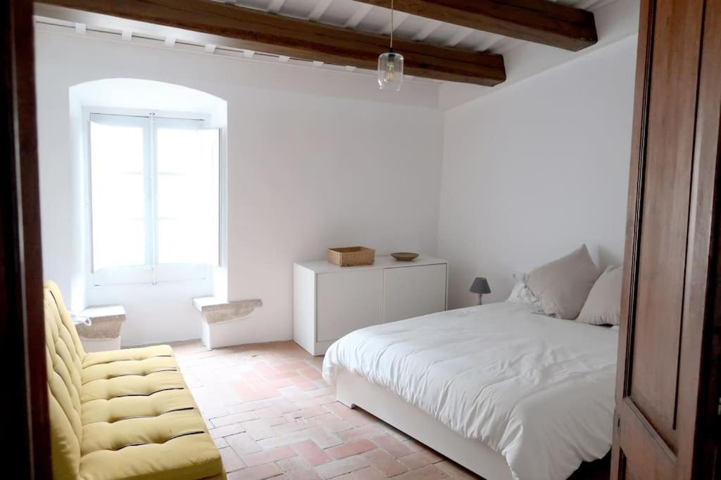 Alquila por horas Casa rústica en Sant Pol de Mar con vistas al mar en el centro del pueblo.