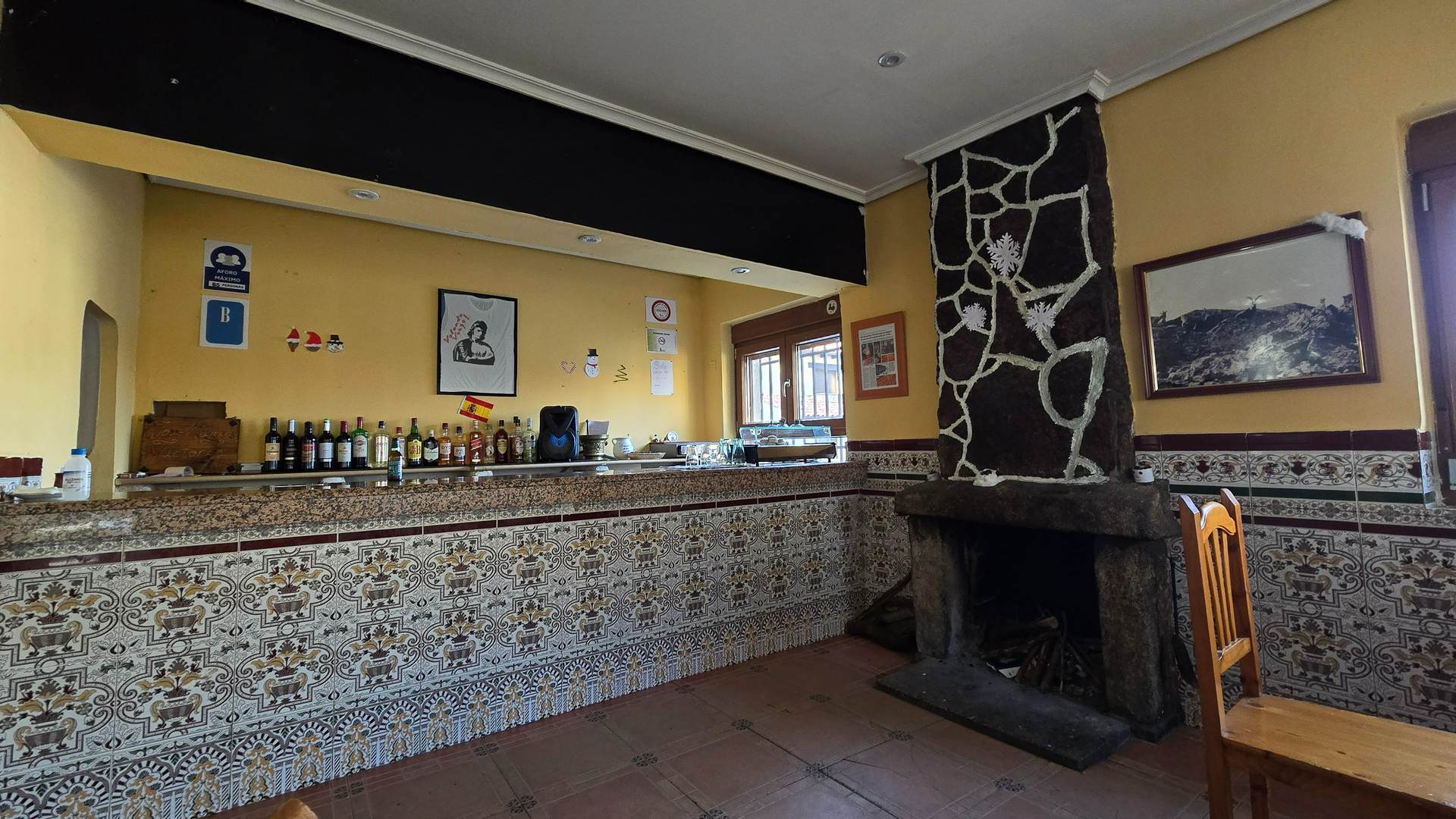 Alquila por horas Bar con chimenea
