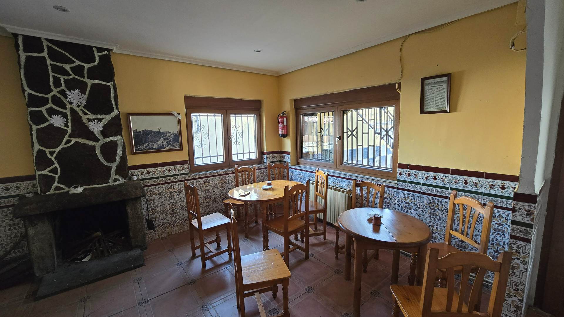 Alquila por horas Bar con chimenea