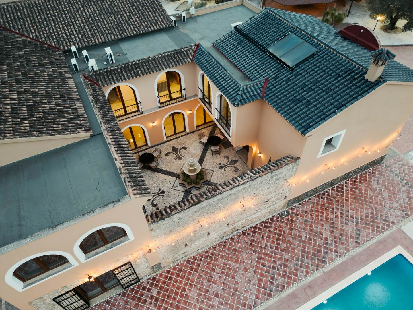 Alquila por horas Alquería rústica entre olivos milenarios - espacio premium para rodajes y eventos