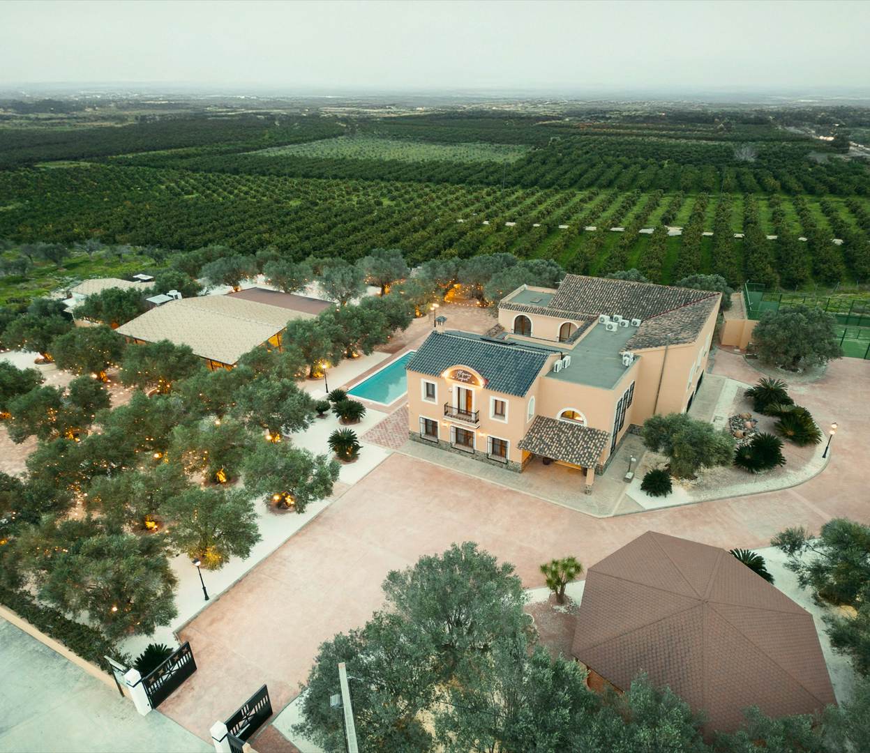 Alquila por horas Alquería rústica entre olivos milenarios - espacio premium para rodajes y eventos