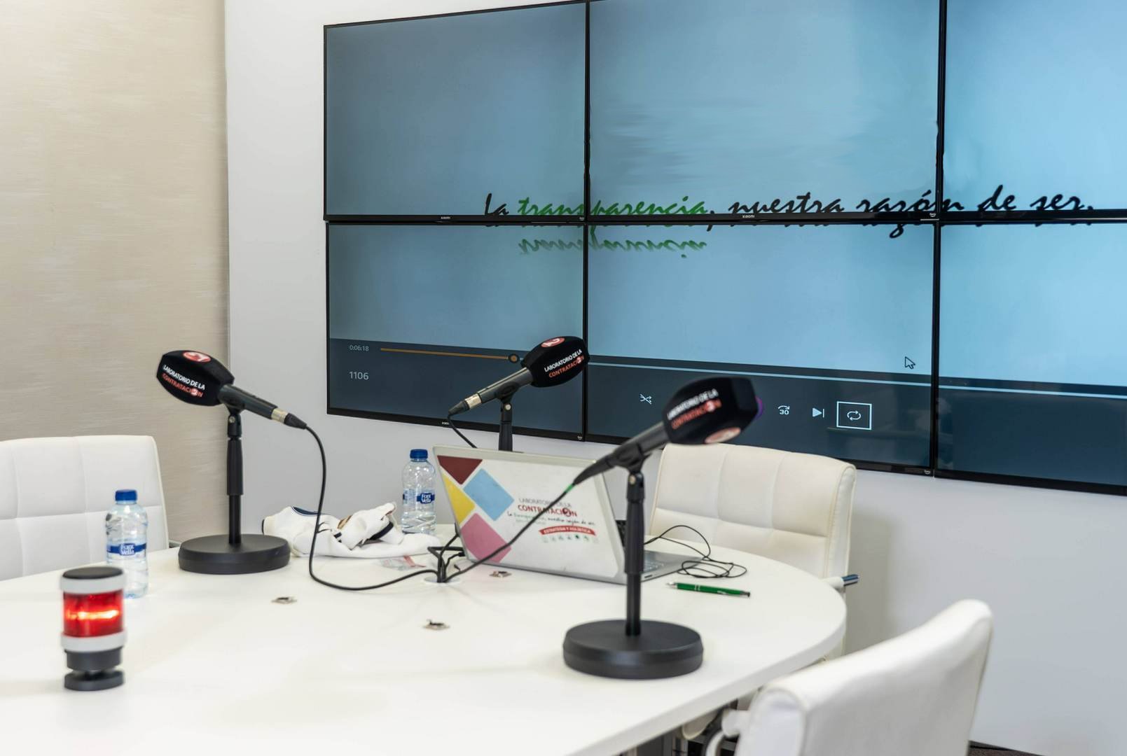 Alquila por horas Set de comunicación con diferentes ambientes