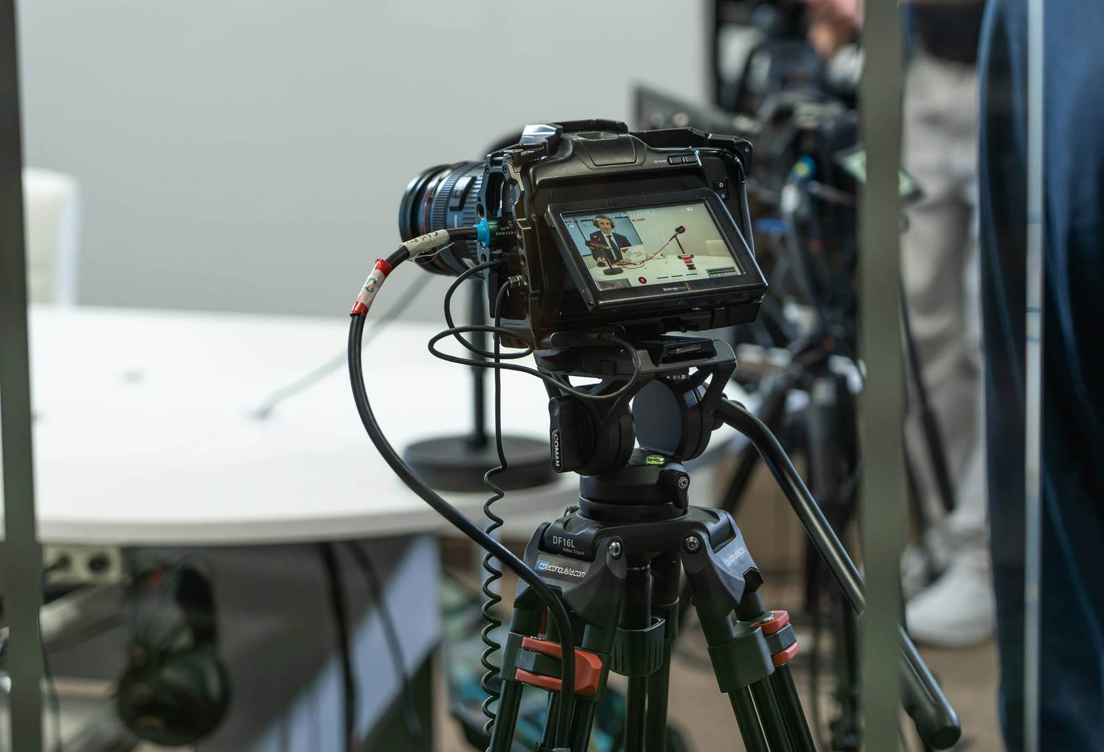 Alquila por horas Set de comunicación con diferentes ambientes