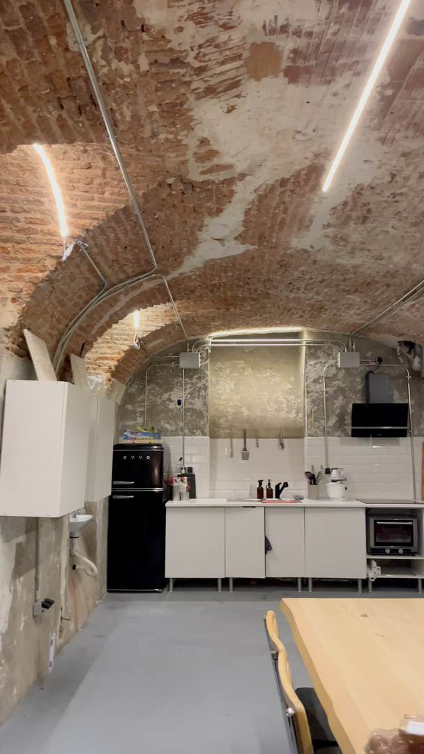 Alquila por horas cafetería de dos plantas