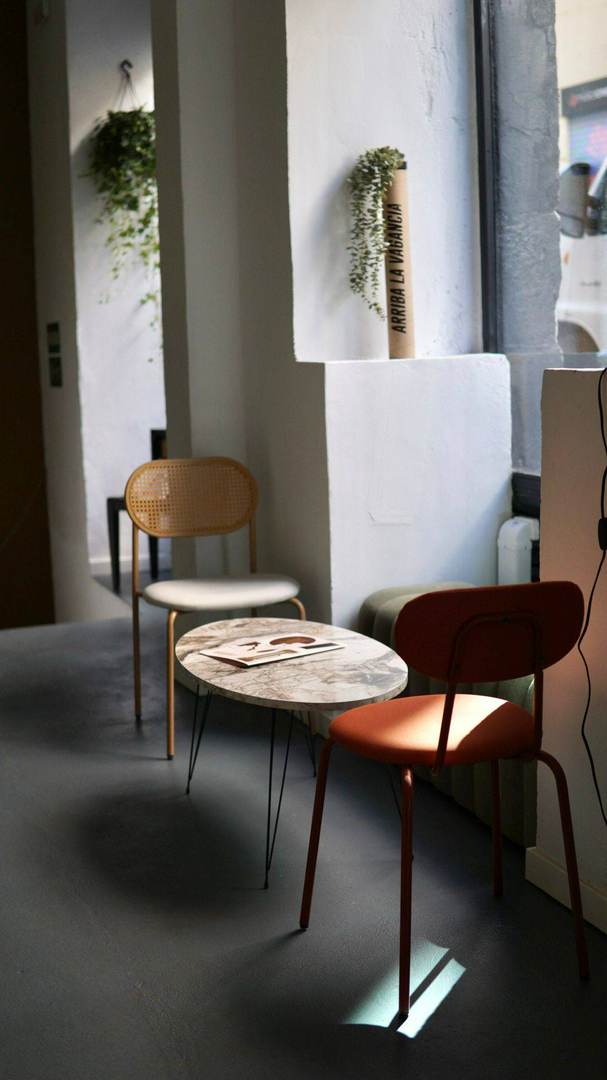 Alquila por horas cafetería de dos plantas