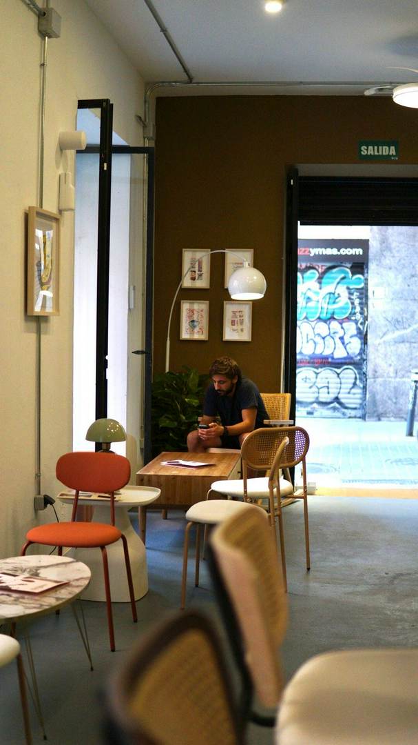 Alquila por horas cafetería de dos plantas