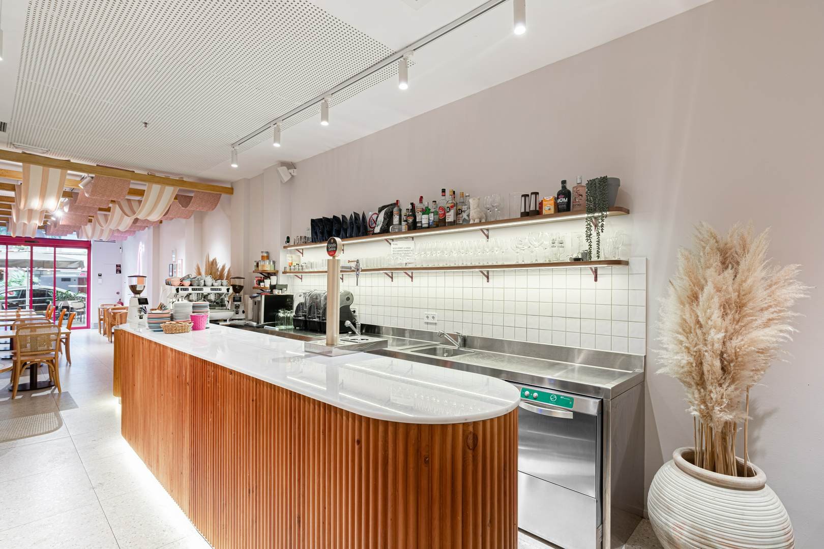 Alquila por horas Restaurate cafeteria moderno y nuevo