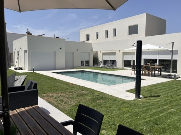 Alquila por horas Vivienda unifamiliar de diseño moderno 