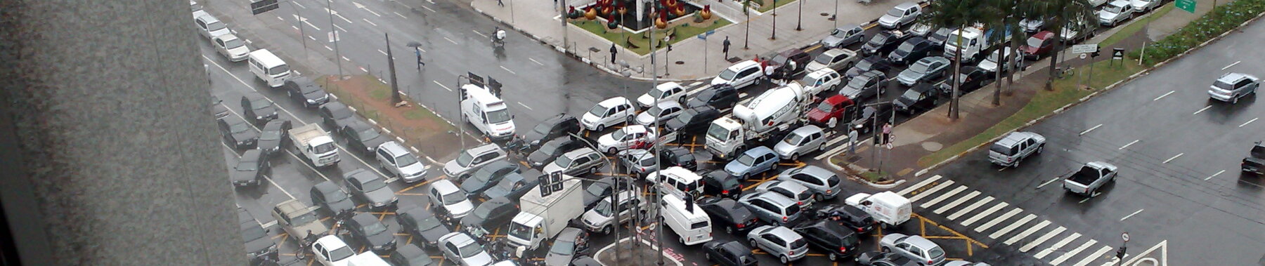 Sao Paulo, Sao Paulo, Brasil. 28th July, 2020. (INT) Heavy Traffic in Sao  Paulo. July 28, 2020, Sao Paulo, Brazil: Heavy traffic of vehicles on  Avenida Belmira Marin in the south zone