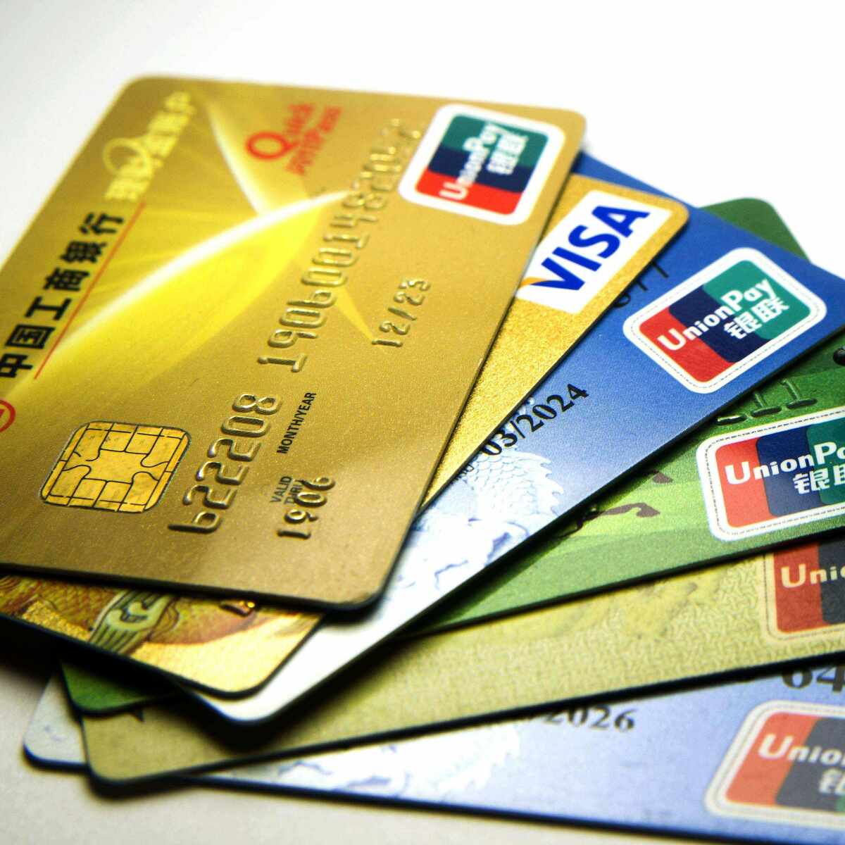 Credit Card Approval Prediction | Kaggle