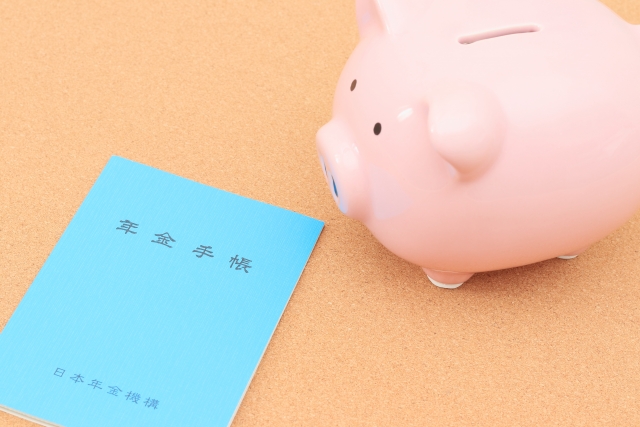 老人ホームの費用は年金の受給額だけで足りる？入れる施設・対処法を解説