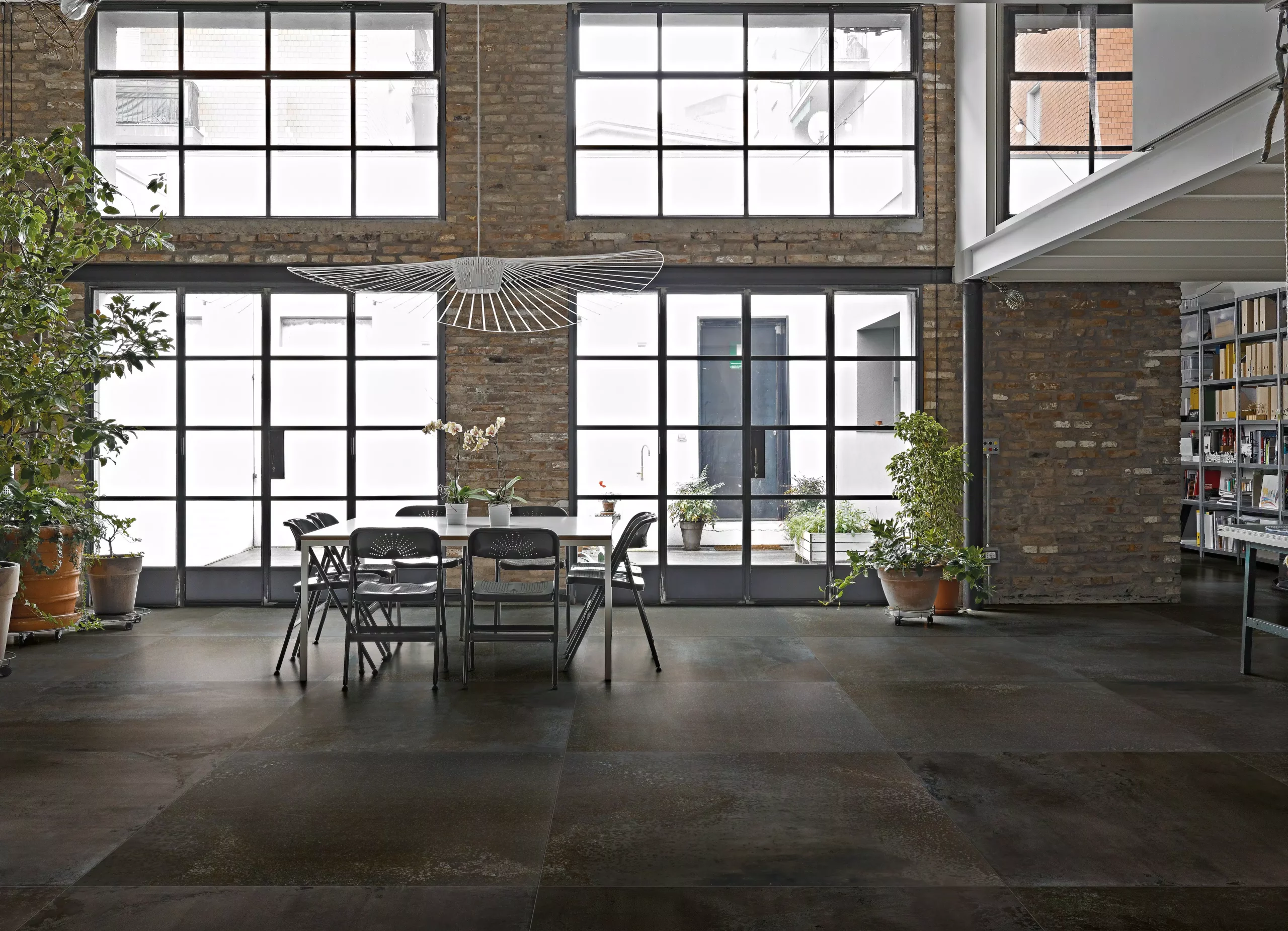 גרניט פורצלן דמוי בטון כהה 120×60 גימור מט – תוצרת איטליה