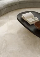 אריח גרניט פורצלן דמוי אבן בגוון בז' בגימורי מט ומבריק במידות 120×120 / 120×60 – תוצרת איטליה