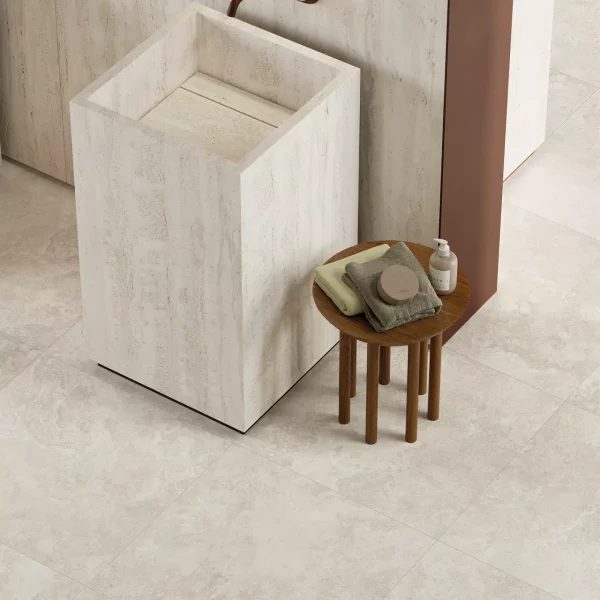 אריח גרניט פורצלן ענק מדוקק (SLAB) דמוי טרוורטין בגוון פנינה מט 280×120 – תוצרת איטליה