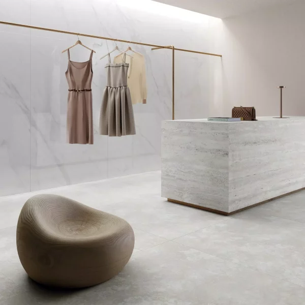 אריח גרניט פורצלן ענק מדוקק (SLAB) דמוי טרוורטין בגוון אפור ערפילי מט 280×120 – תוצרת איטליה