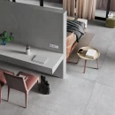 אריח גרניט פורצלן דמוי בטון בגוון לבן-סיד בגימור מט 120×120 / 120×60 – תוצרת איטליה