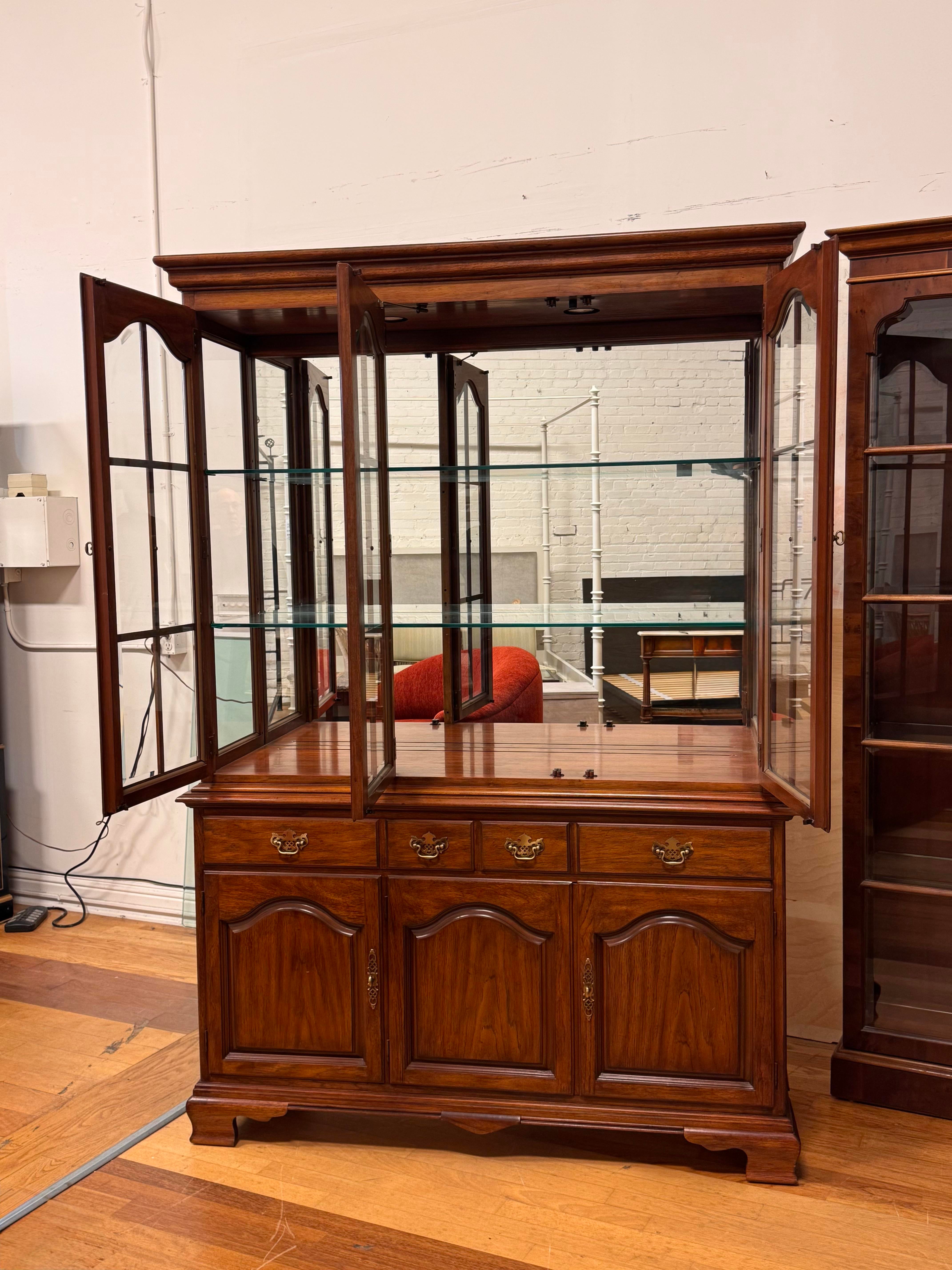 Drexel Heritage Late 20th Century China/ Display Hutch | Drexel