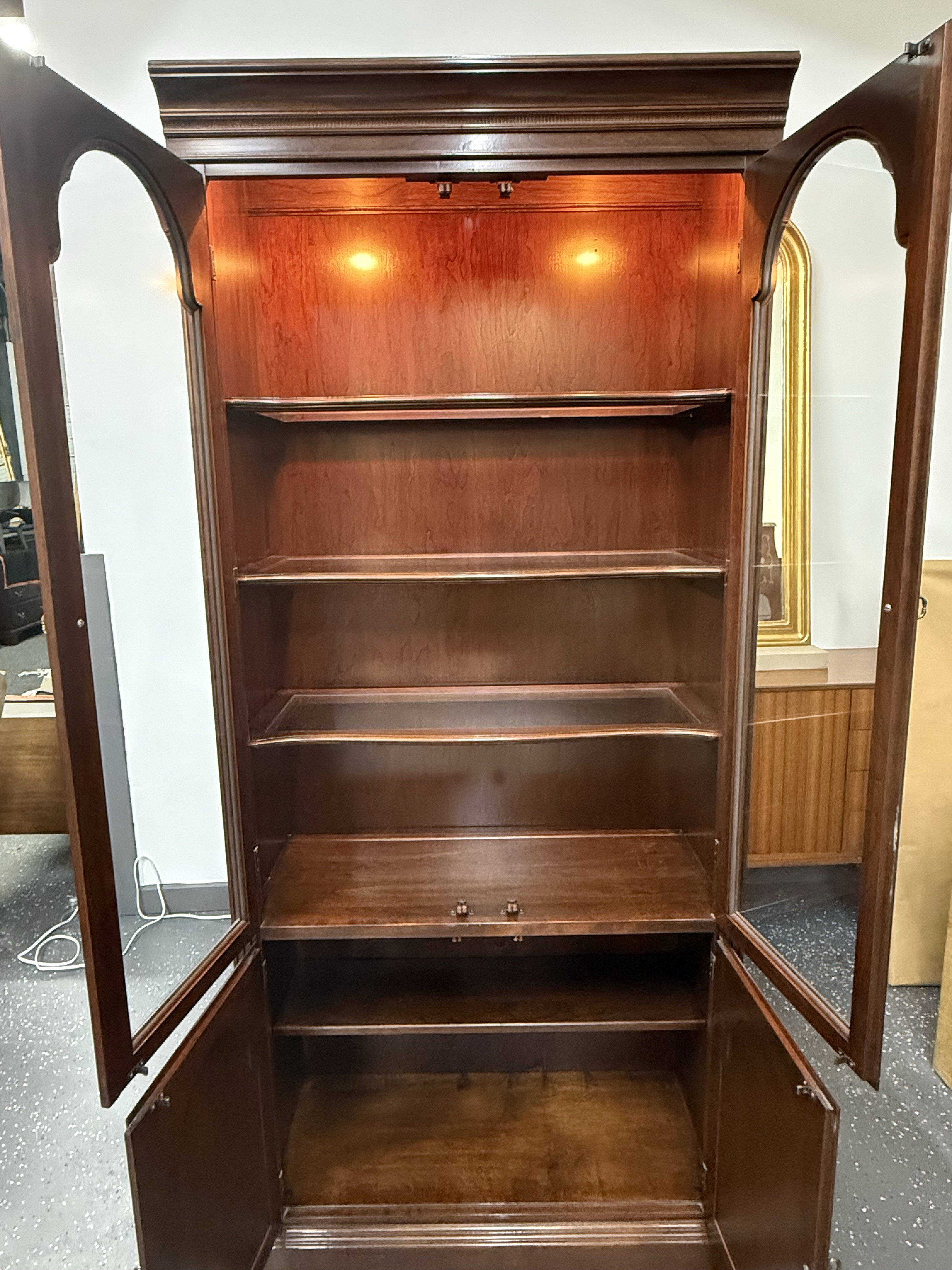 Vintage Ethan Allen Georgian Court Display Cabinet | Ethan Allen