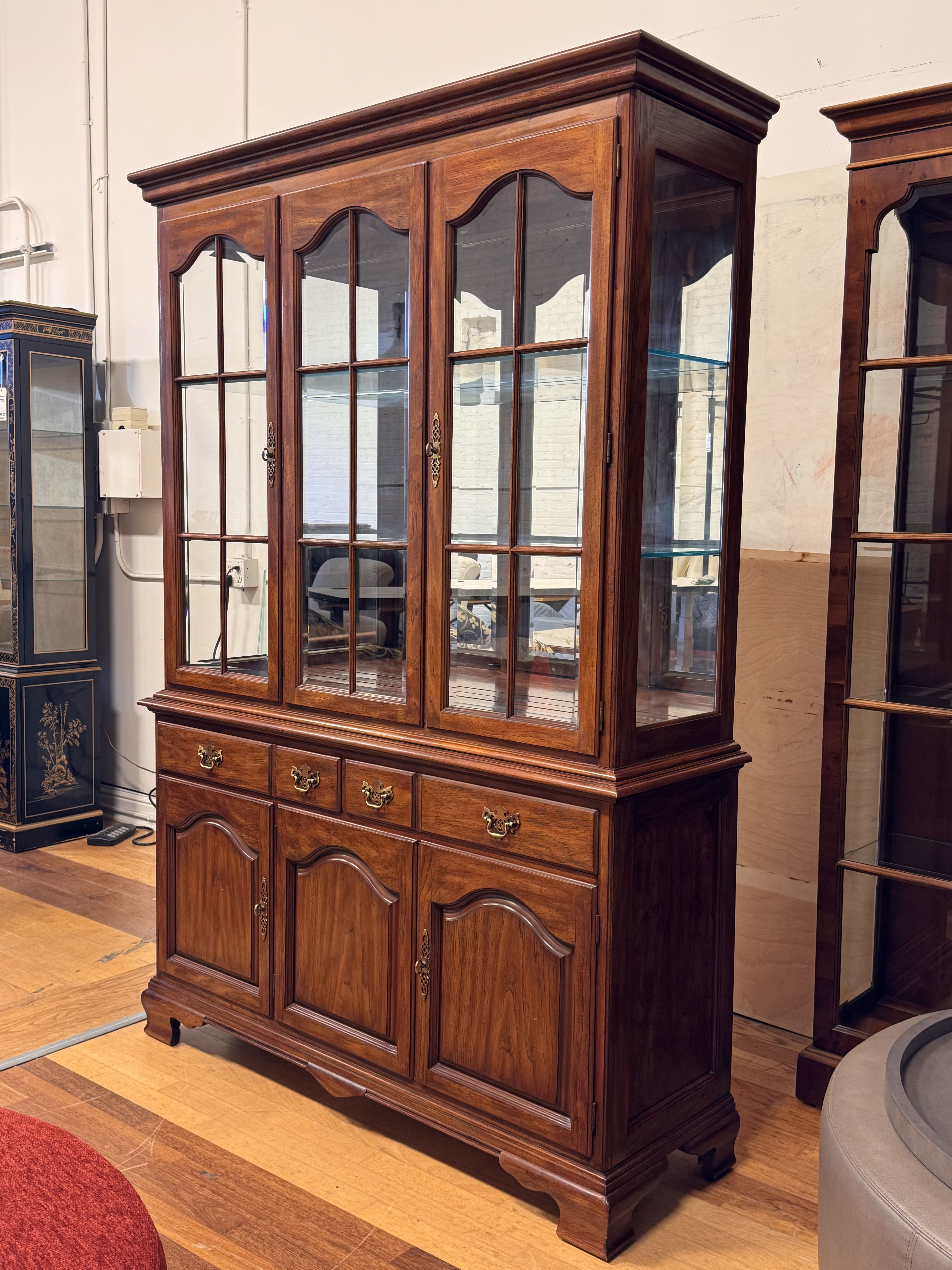 Drexel Heritage Late 20th Century China/ Display Hutch | Drexel