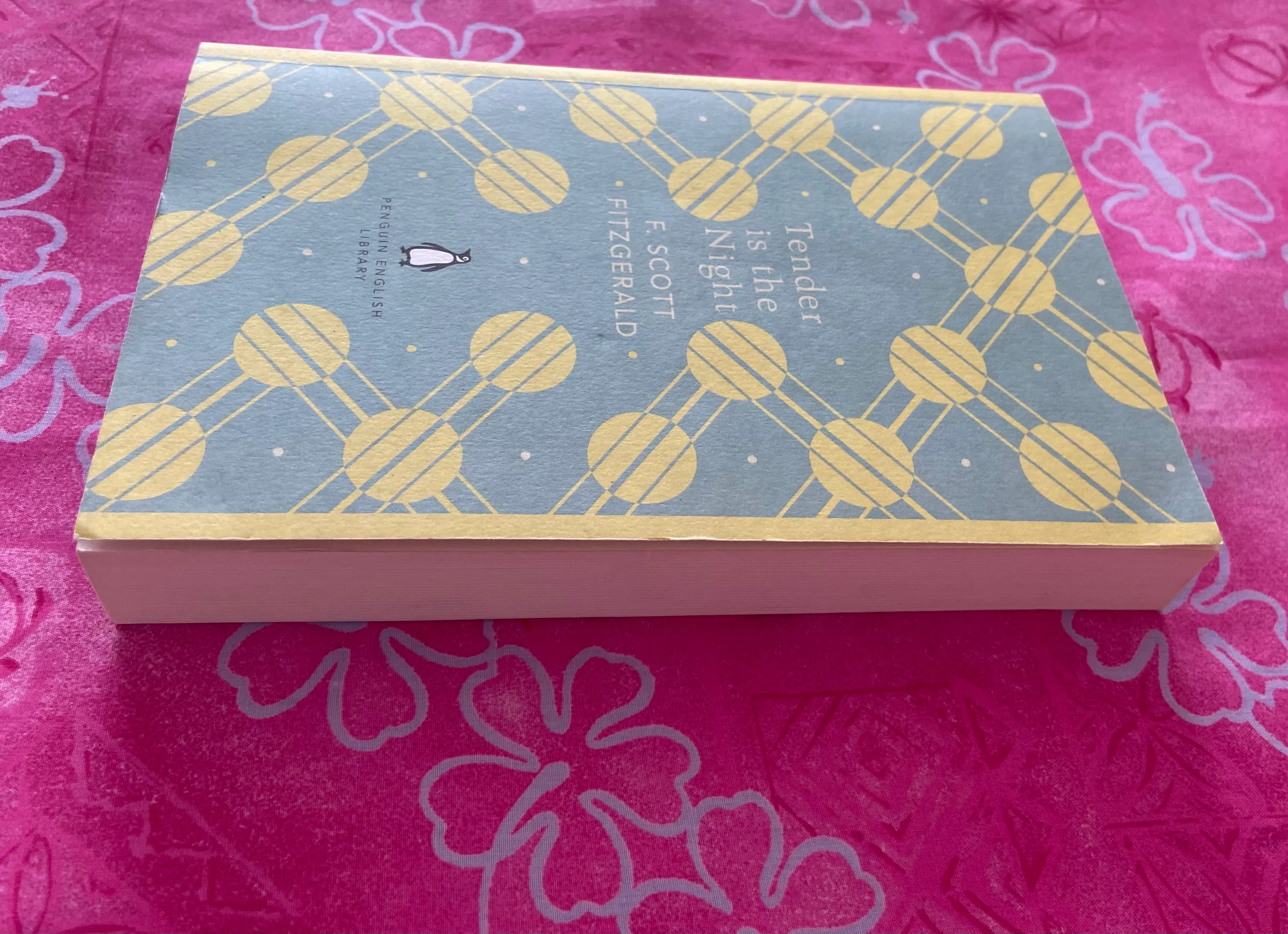Tender is the Night (The Penguin English Library) - Image 3