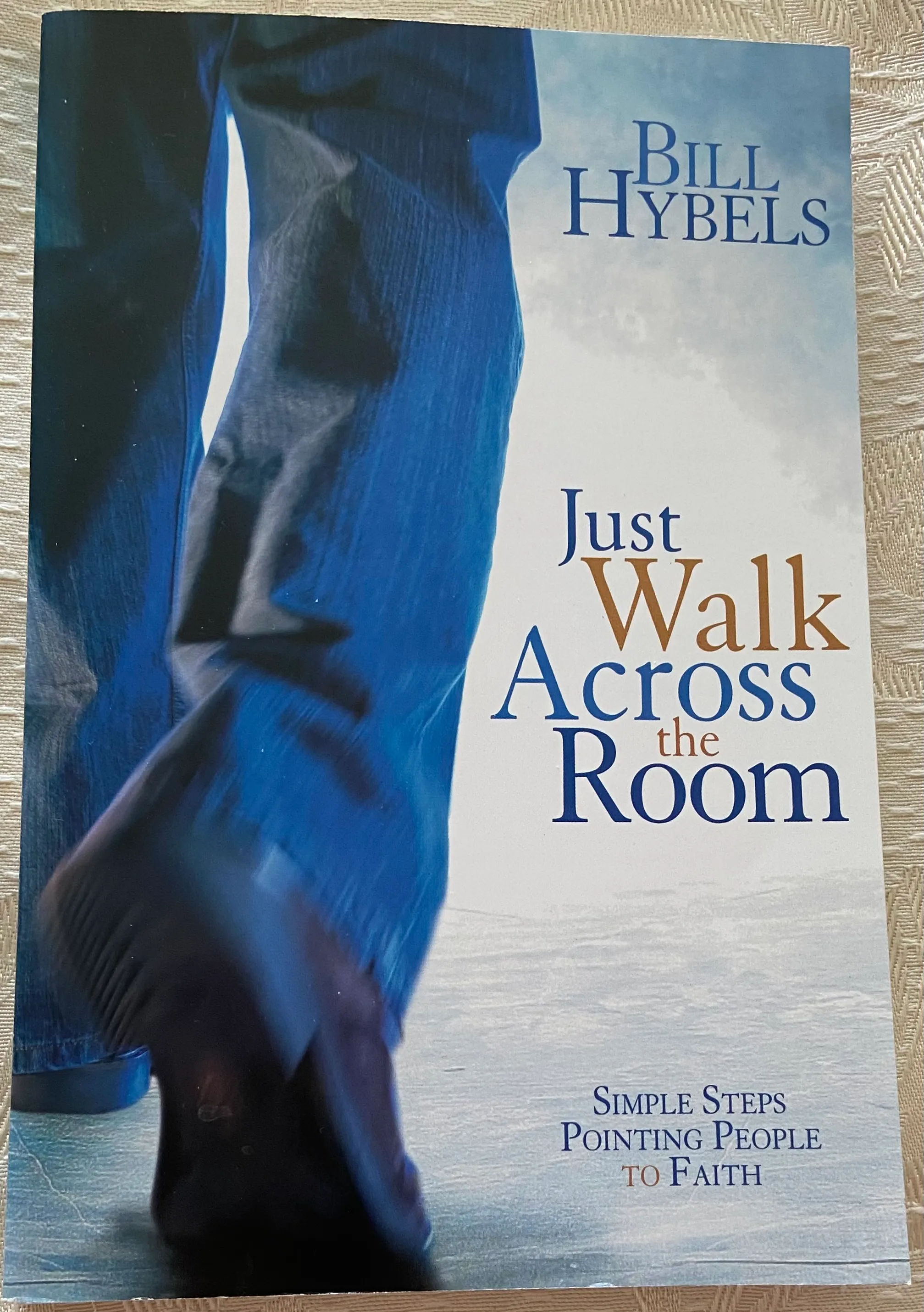 Just Walk Across the Room: Simple Steps Pointing People to Faith