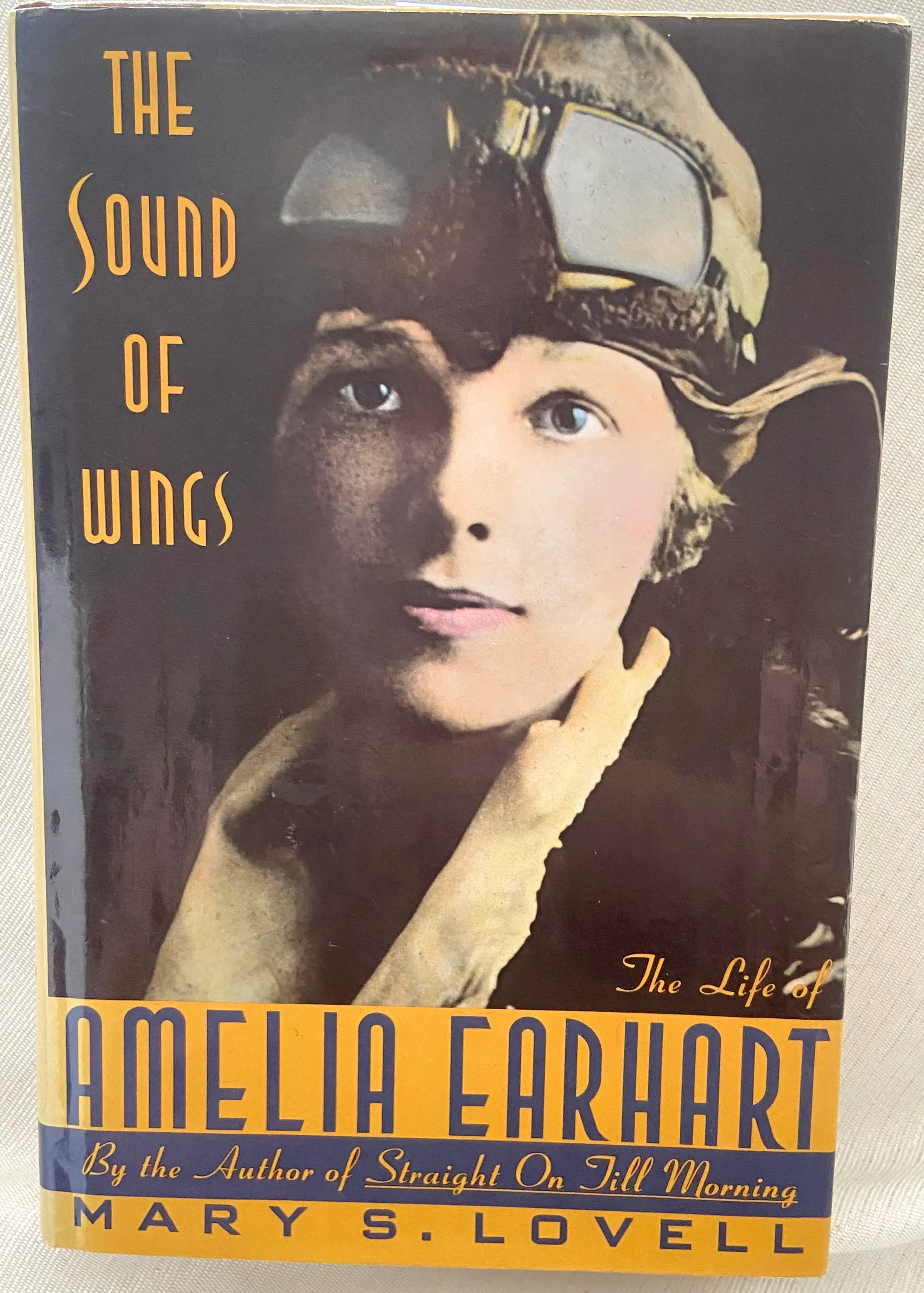 The Sound of Wings: The Life of Amelia Earhart